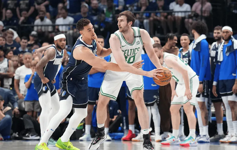 记者：绿军愿意在休赛期留下内线科尔内特、蒂尔曼和凯塔